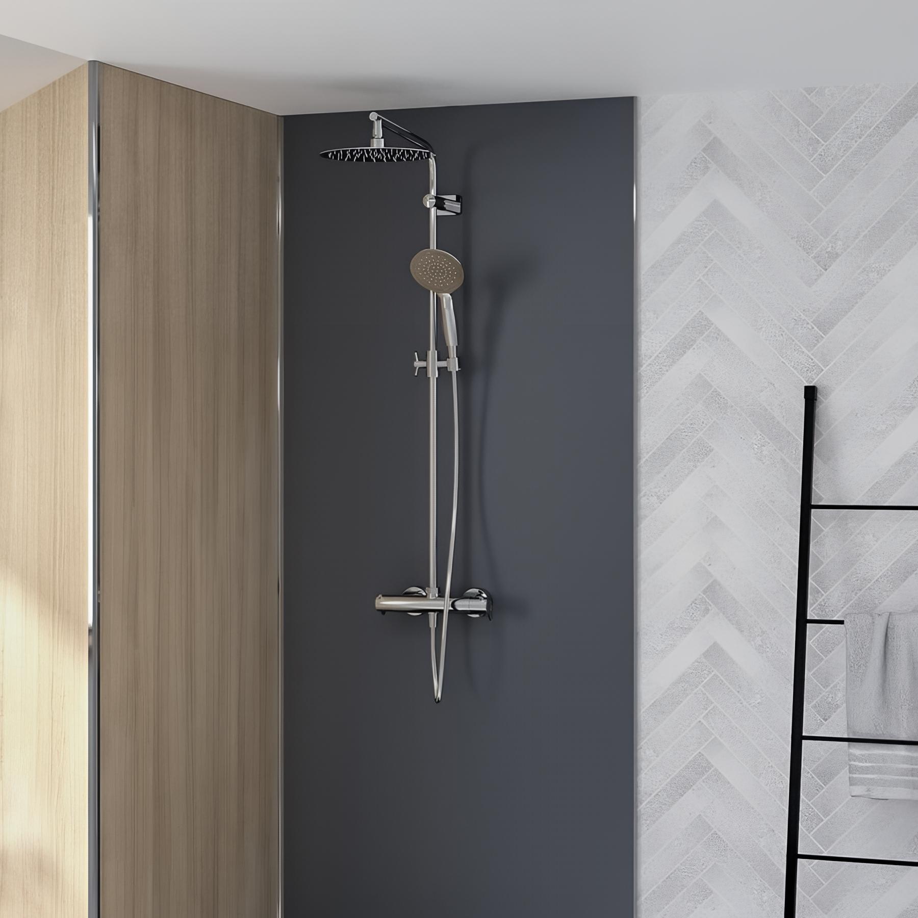 Colonne de douche KINEDO AQUATICA équipée mitigeur thermostatique teinte de finition chromé colonne de douche gamme PRO fabriquée en France