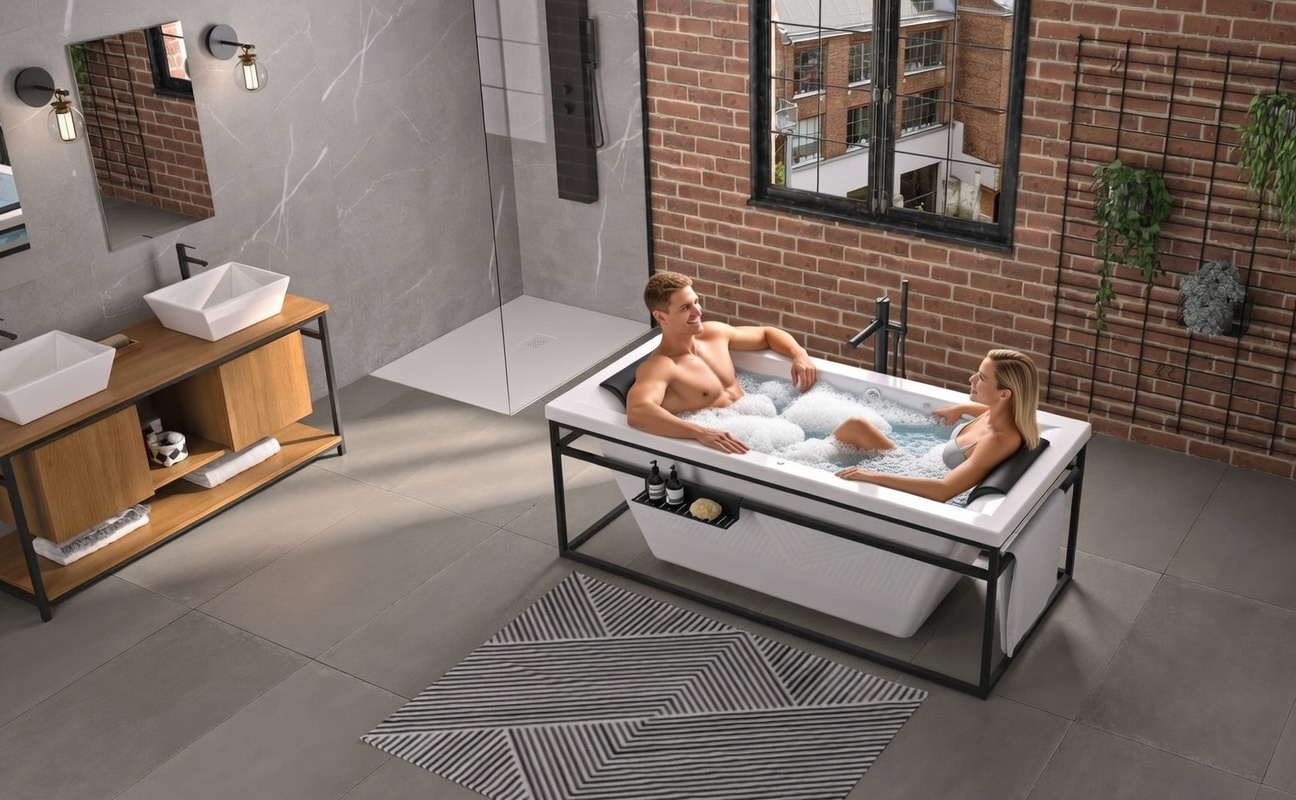 Baignoire îlot droite KINÉDO CHARLESTON 170X70 tête bain à droite sur châssis autoportant noir coque brillante